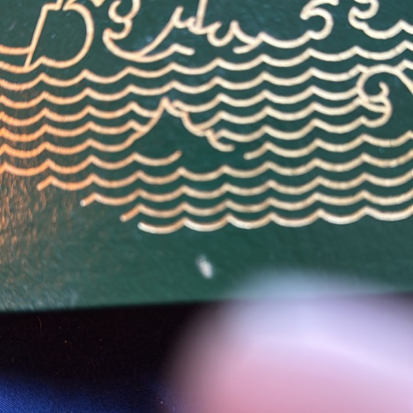 Utopia - Picture 3 of 4